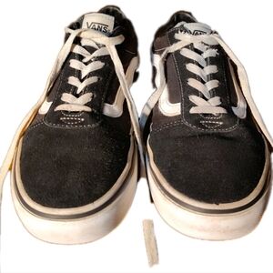 Vans Women's/Unisex Classic Black and White Size 9.5 Sk8-Low Skate Sneakers